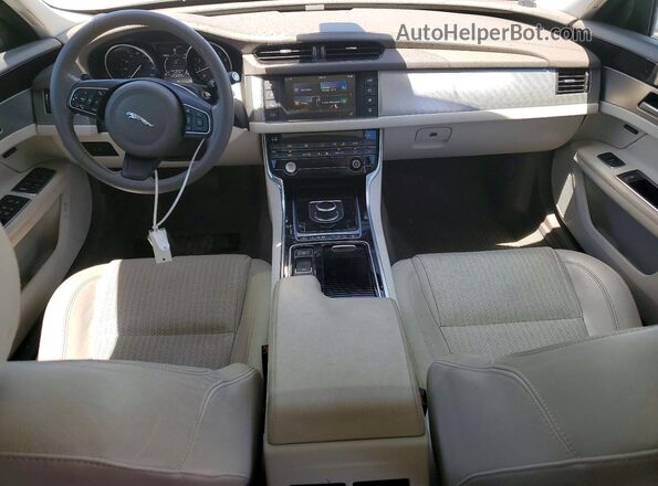 SAJBE4BV5HCY30396 2017 JAGUAR XF White Widok deski rozdzielczej
