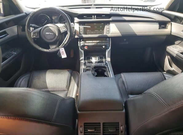 SAJBE4BV7GCY02873 2016 JAGUAR XF Black Widok deski rozdzielczej