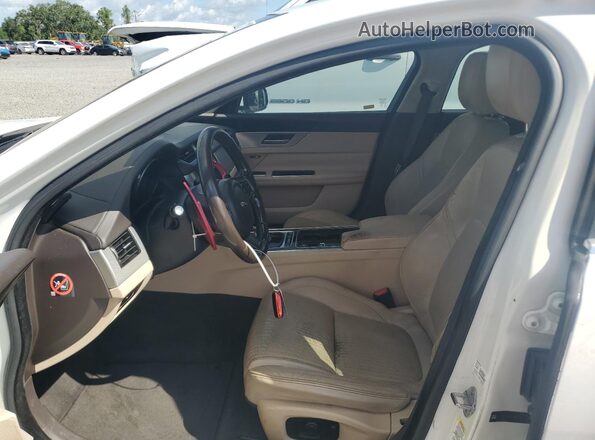 SAJBE4BV8GCY03708 2016 JAGUAR XF White წინა სალონის ხედი