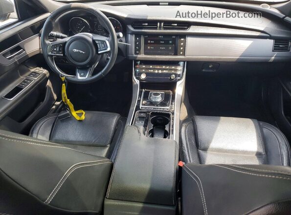 SAJBF4BV0GCY06888 2016 JAGUAR XF Black Vista del salpicadero