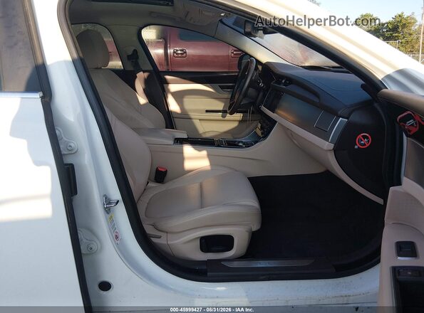SAJBJ4BNXHCY32401 2017 JAGUAR XF White წინა სალონის ხედი