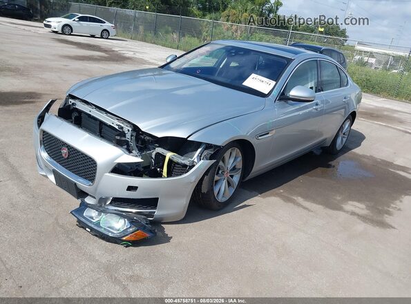 SAJBJ4FXXLCY86317 2020 JAGUAR XF Silver Vista tres cuartos delantera izquierda