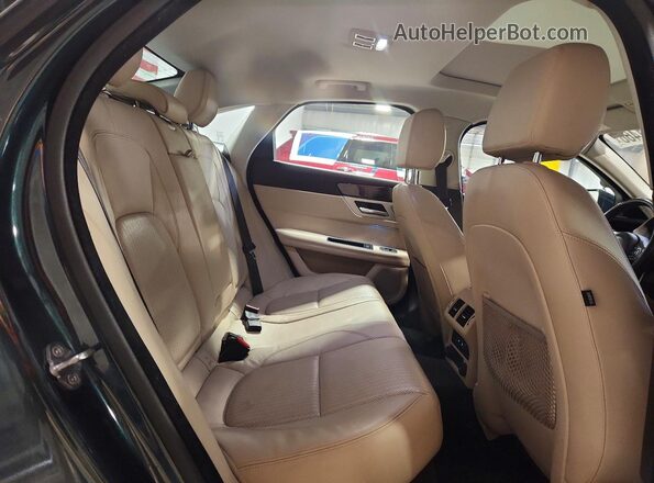 SAJBK4BV0GCY05803 2016 JAGUAR XF Green Widok tylnych siedzeń