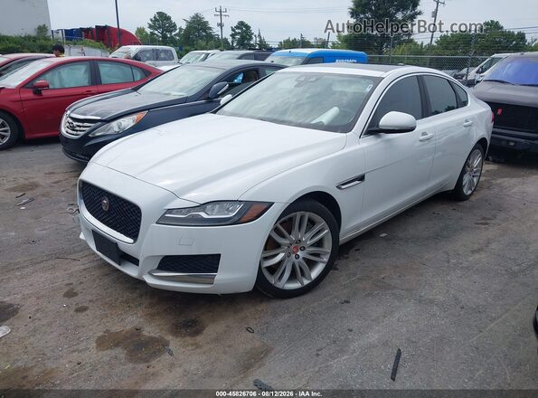 SAJBK4BV8HCY44575 2017 JAGUAR XF White Przód lewy