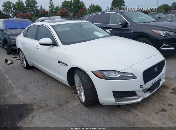 SAJBK4BV8HCY44575 2017 JAGUAR XF White Widok wnętrza z tyłu