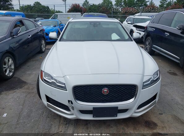 SAJBK4BV8HCY44575 2017 JAGUAR XF White Widok zestawu wskaźników