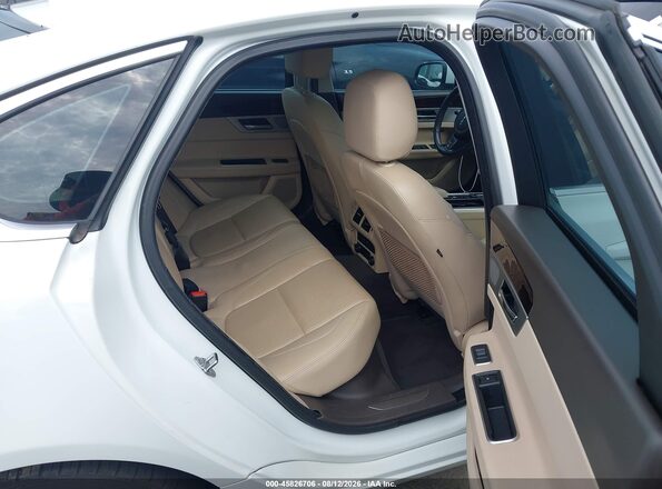 SAJBK4BV8HCY44575 2017 JAGUAR XF White Widok naklejki z numerem VIN
