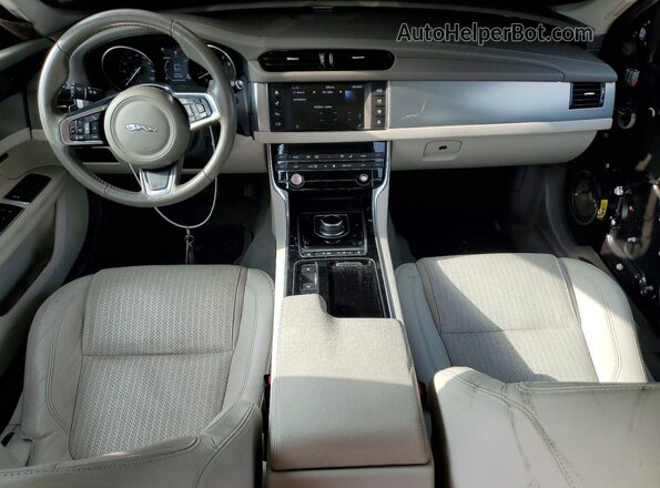 SAJBK4EV4JCY55767 2018 JAGUAR XF Gray Вид панелі приладів