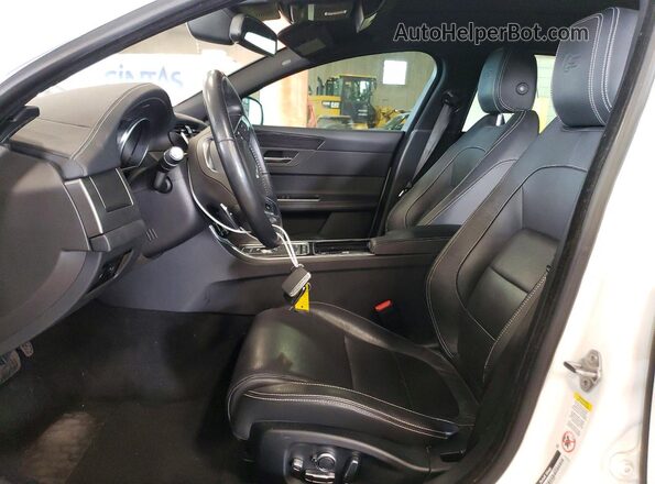 SAJBM2FV3JCY66496 2018 JAGUAR XF White Вид салону спереду
