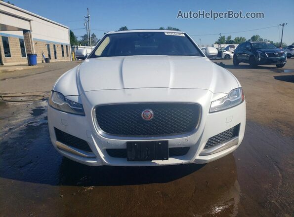 SAJBN4EV9JCY53312 2018 JAGUAR XF White Widok z przodu