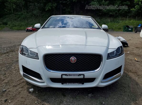 SAJBR4BN2HCY42624 2017 JAGUAR XF White Widok z przodu