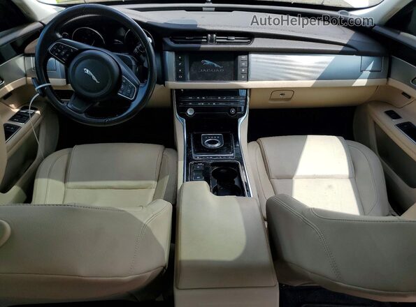 SAJBR4BN2HCY42624 2017 JAGUAR XF White Widok deski rozdzielczej