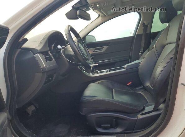 SAJBR4FX7JCY70596 2018 JAGUAR XF Белый Вид салона спереди