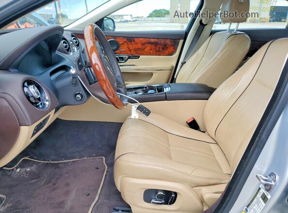 SAJWA1C70J8W13827 2018 JAGUAR XJ Silver Vista interior delantera