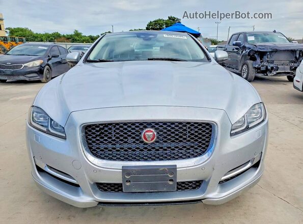 SAJWA1C70J8W13827 2018 JAGUAR XJ Silver Vista frontal