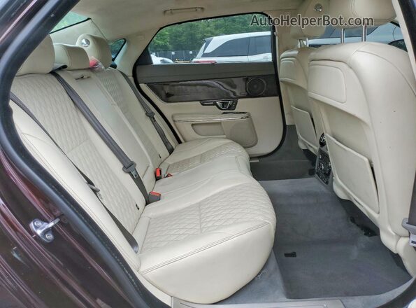SAJWA2G76H8W08416 2017 JAGUAR XJL Burgundy Vista de los asientos traseros