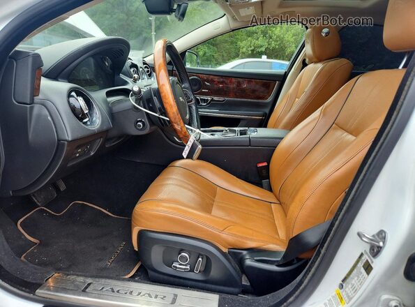 SAJWJ1CD9J8W14092 2018 JAGUAR XJ White Vista interior delantera
