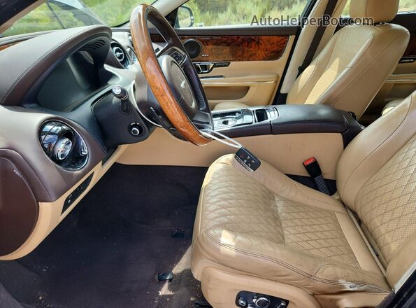 SAJWJ2GD4H8W12714 2017 JAGUAR XJL Green Вид салону спереду