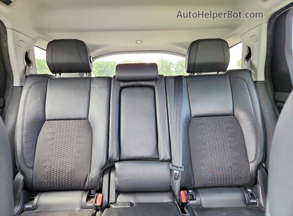 SALCP2BG2HH665048 2017 LAND ROVER DISCOVERY White Вид задніх сидінь