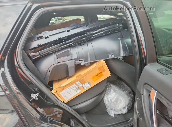 SALCP2FX6PH330531 2023 LAND ROVER DISCOVERY Black Widok wnętrza z tyłu