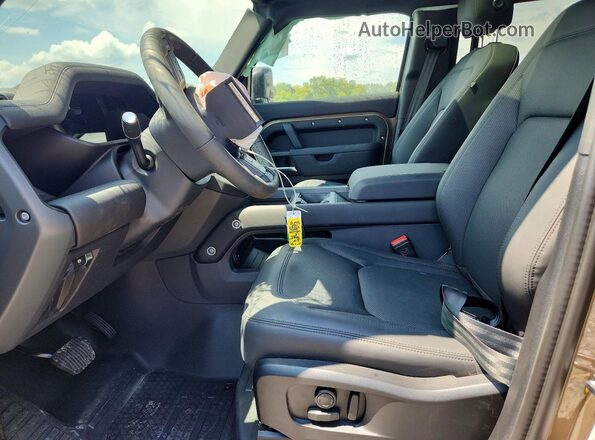 SALEJ7EU6S2474414 2025 LAND ROVER DEFENDER Brown Front interior view