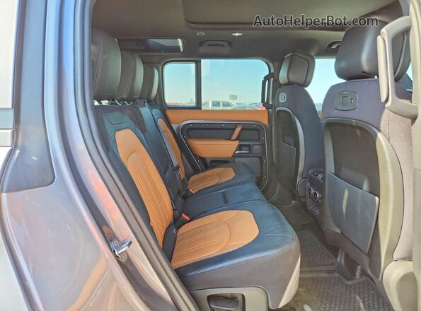 SALEXEEU9L2033994 2020 LAND ROVER DEFENDER Silver Rear interior view