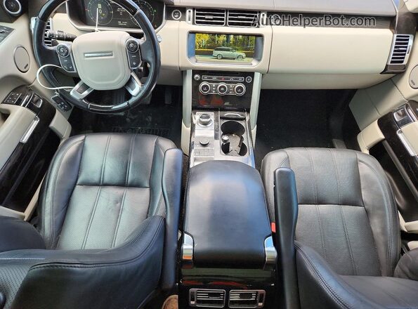 SALGS2FV2HA357783 2017 LAND ROVER RANGE Green Вид панелі приладів
