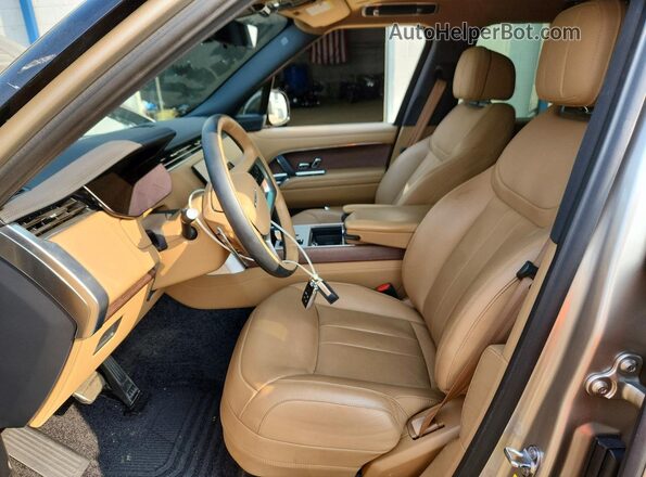 SALKP9E91SA297608 2025 LAND ROVER RANGE Gold Front interior view