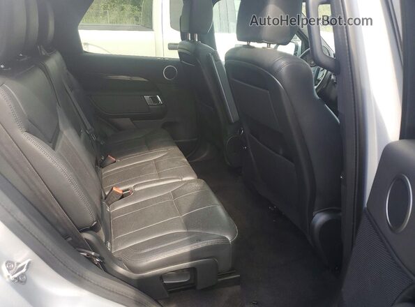 SALRG2RV6K2407933 2019 LAND ROVER DISCOVERY Silver Widok wnętrza z tyłu