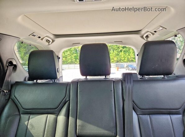 SALRG2RV9JA076138 2018 LAND ROVER DISCOVERY Black Widok tylnych siedzeń