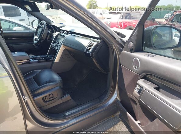 SALRHBBV6HA026119 2017 LAND ROVER DISCOVERY Серый Вид салона спереди