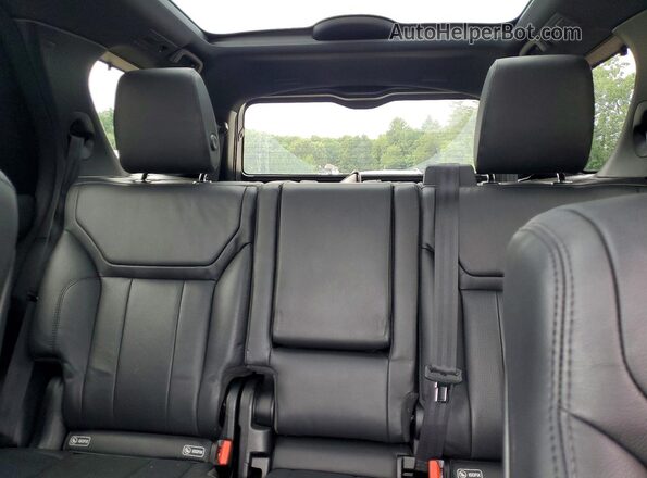 SALRR2RV7JA072101 2018 LAND ROVER DISCOVERY Silver Widok tylnych siedzeń