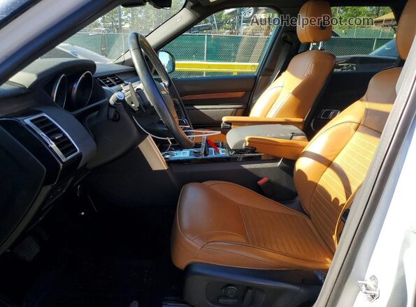 SALRRBBV0HA028025 2017 LAND ROVER DISCOVERY White Вид салону спереду