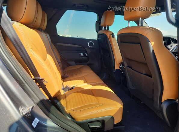 SALRRBBV1HA020189 2017 LAND ROVER DISCOVERY Gray Widok wnętrza z tyłu