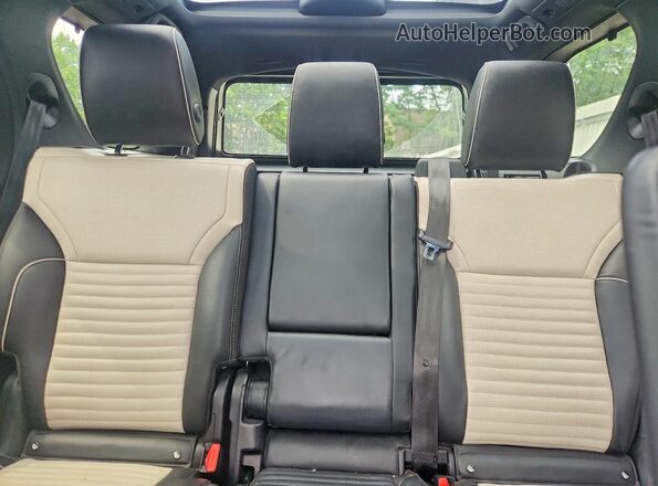 SALRT2EX7N2460633 2022 LAND ROVER DISCOVERY Silver Vista de los asientos traseros