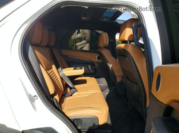SALRT2RVXJA060851 2018 LAND ROVER DISCOVERY White Rear interior view
