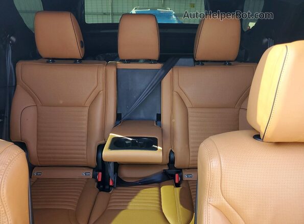 SALRT2RVXJA060851 2018 LAND ROVER DISCOVERY White Rear seats view