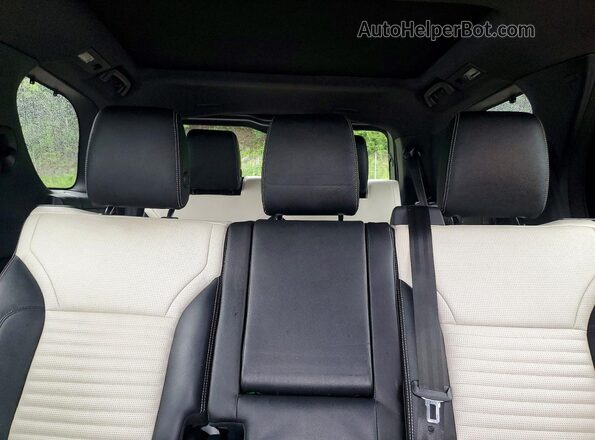 SALRT2RX0M2454648 2021 LAND ROVER DISCOVERY Silver Widok tylnych siedzeń