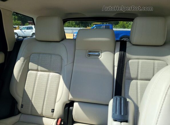 SALWV2SV1KA422428 2019 LAND ROVER RANGE White Rear seats view
