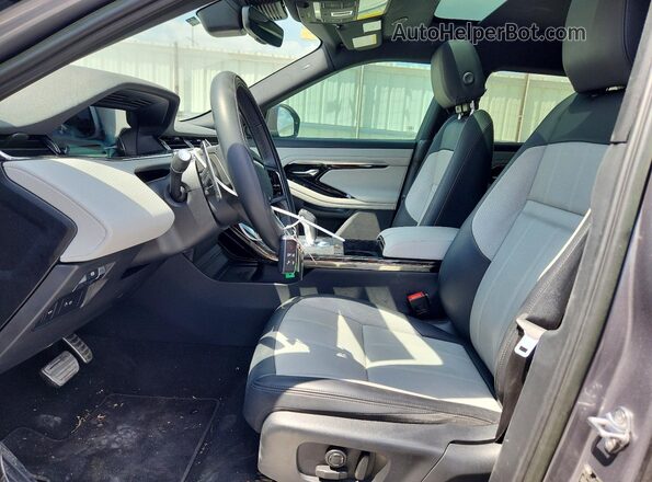 SALZT2FX9PH180789 2023 LAND ROVER RANGE Silver Вид салону спереду