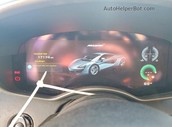 SBM13DAA4HW002280 2017 MCLAREN 570S Green Instrument cluster view