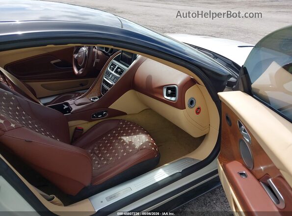 SCFRMFAV1HGL02877 2017 ASTON MARTIN DB11 White Vista interior delantera