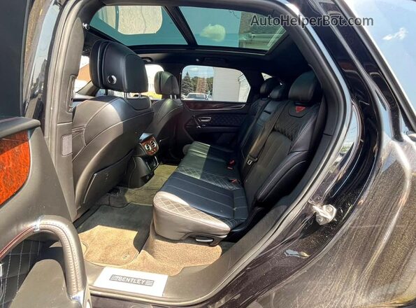 SJAAC2ZV4HC016056 2017 BENTLEY BENTAYGA Черный Вид задних сидений