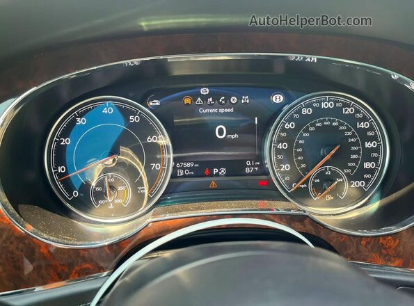 SJAAC2ZV4HC016056 2017 BENTLEY BENTAYGA Черный Вид салона спереди