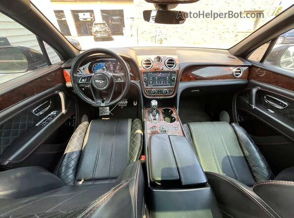 SJAAC2ZV4HC016056 2017 BENTLEY BENTAYGA Черный Вид задней части салона