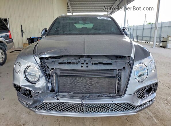 SJAAC2ZV6JC017814 2018 BENTLEY BENTAYGA Silver Widok z przodu