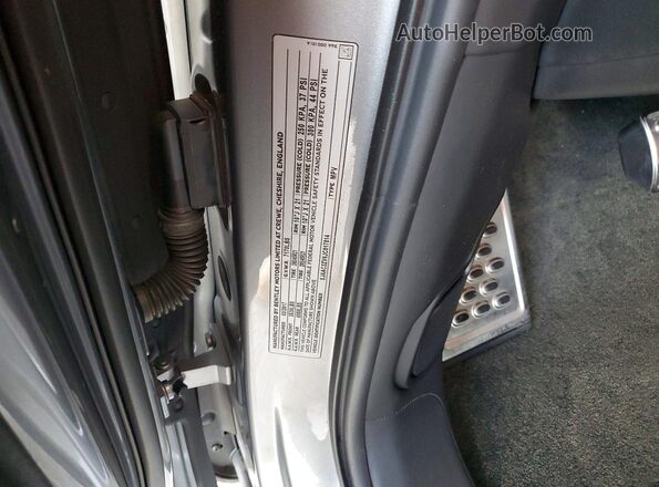 SJAAC2ZV6JC017814 2018 BENTLEY BENTAYGA Silver Widok komory silnika