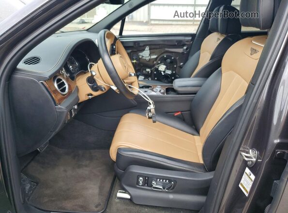 SJAAC2ZV6JC018686 2018 BENTLEY BENTAYGA Gray Vista interior delantera