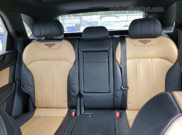 SJAAC2ZV6JC018686 2018 BENTLEY BENTAYGA Gray Vista de los asientos traseros