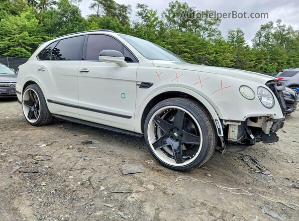 SJAAC2ZV7HC012602 2017 BENTLEY BENTAYGA Белый Передняя правая четверть